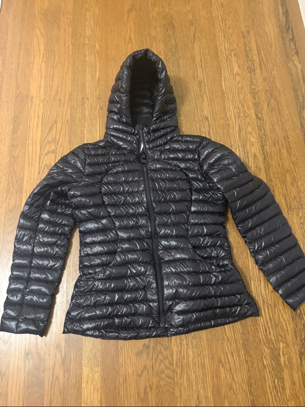 Lululemon women’s down for it all Black Hooded Puffer Jacket size 12